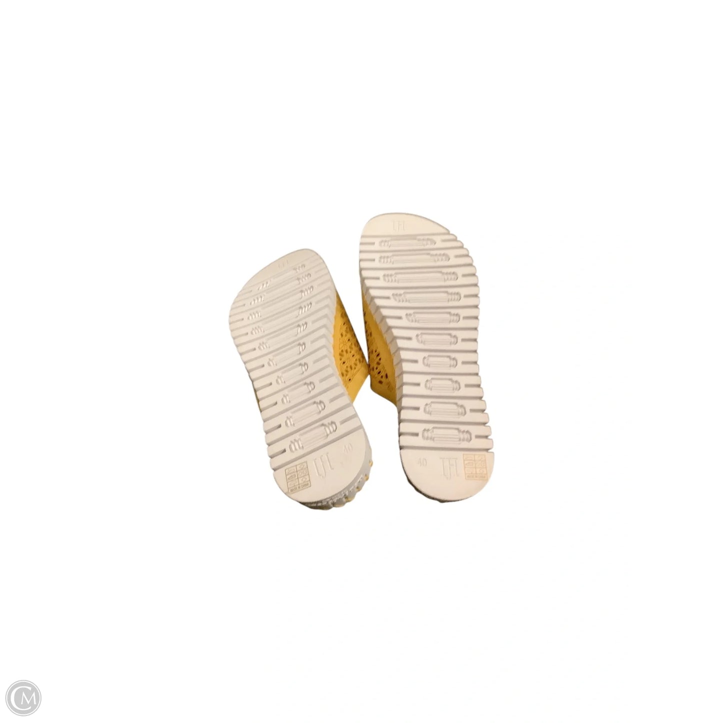 Sandals Flats By Clothes Mentor In Yellow