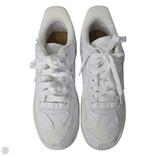Shoes Sneakers By Nike In White, Size: 6.5