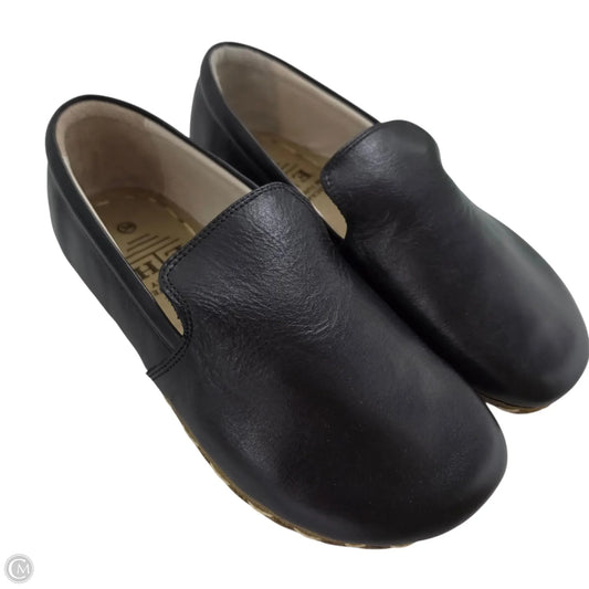 Shoes Flats By Clothes Mentor In Black, Size: