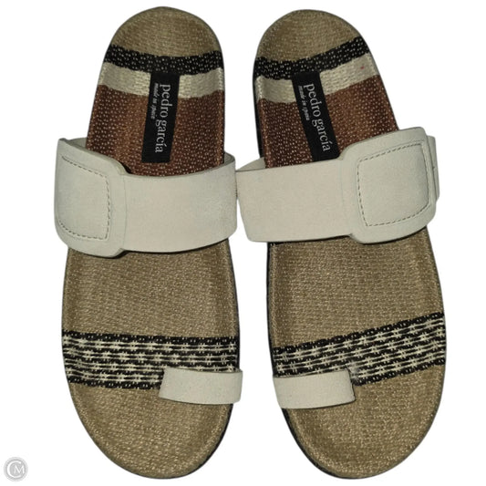 Sandals Flats By Clothes Mentor In Brown & Tan, Size: 9.5