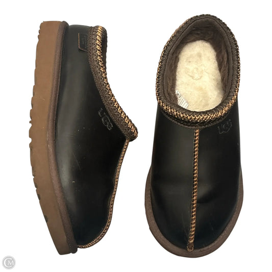 Shoes Designer By Ugg In Black & Brown, Size: 9