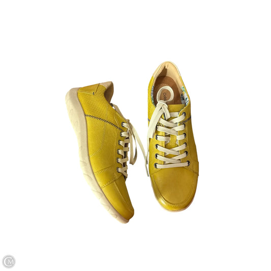 Shoes Flats By Cobb Hill In Yellow, Size: 9