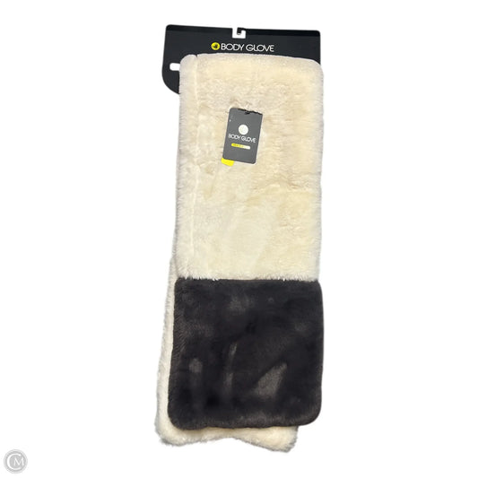 Scarf Winter By Clothes Mentor In Grey & White