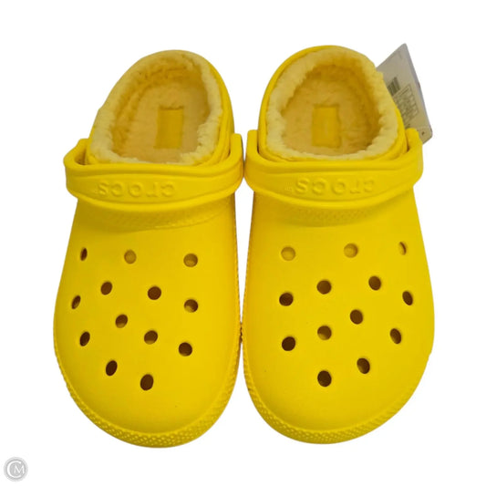 Shoes Flats By Crocs In Yellow, Size: 8