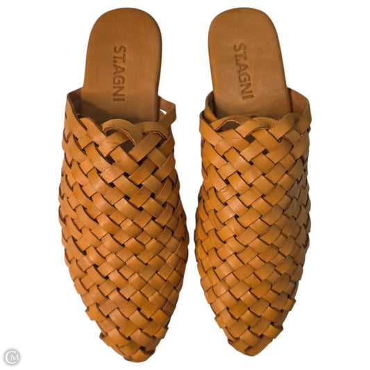 Shoes Flats By Clothes Mentor In Tan, Size: