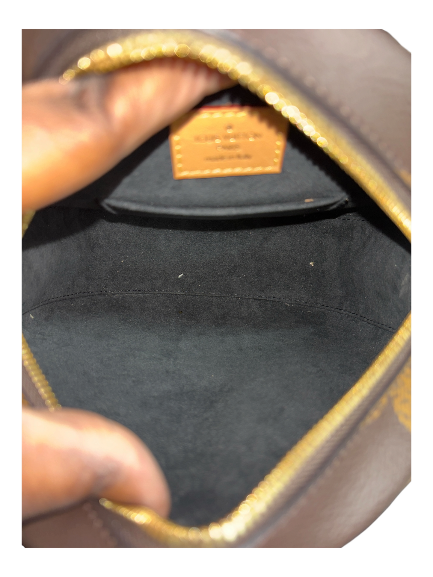 Handbag Luxury Designer By Louis Vuitton, Size: Medium