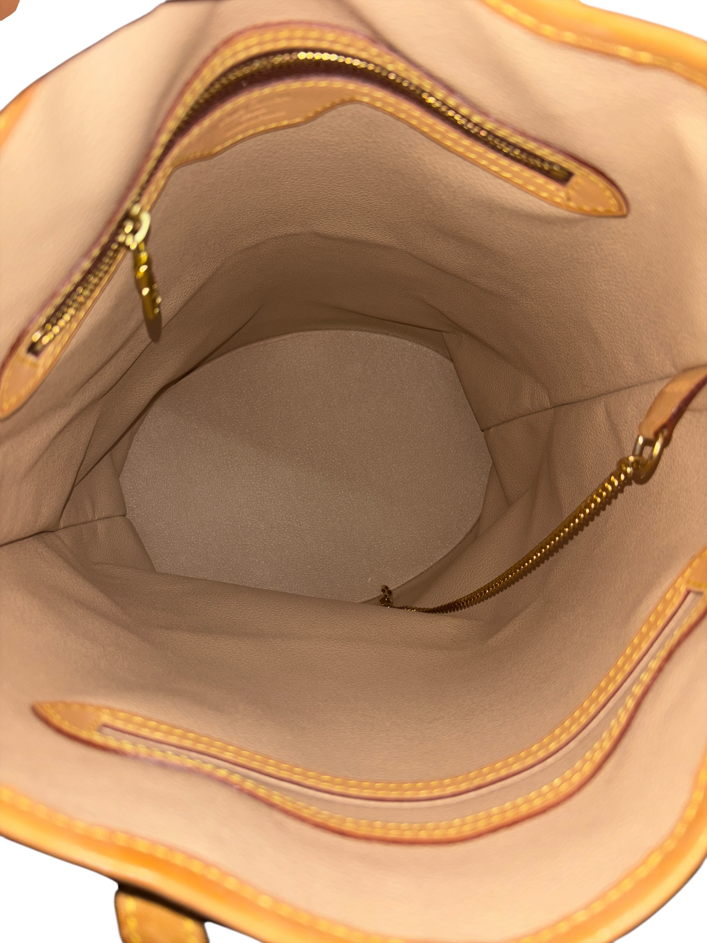 Handbag Luxury Designer By Louis Vuitton, Size: Large