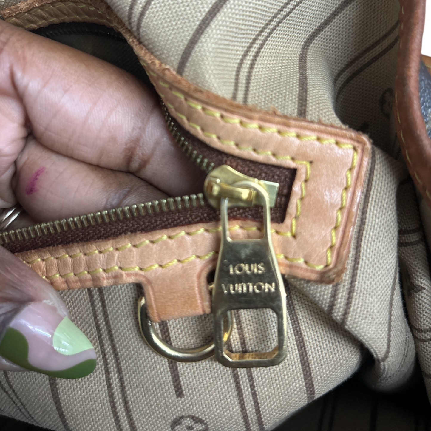 Handbag Luxury Designer By Louis Vuitton, Size: Large